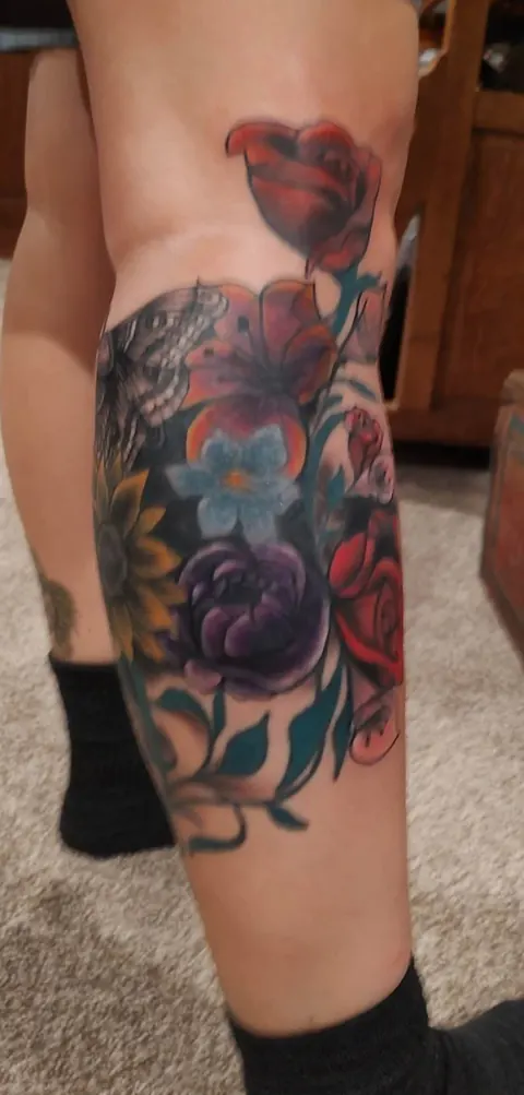 Roses and leaves down the lower leg, in color